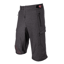 Ein Paar dunkelgraue, knielange O'NEAL TOBANGA Shorts mit mehreren Reißverschlusstaschen und einem Logo auf der oberen linken Seite. Diese O'NEAL Shorts bieten hohe Bewegungsfreiheit und sind aus leichtem, strapazierfähigem Material gefertigt, das für Outdoor-Aktivitäten entwickelt wurde.