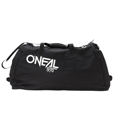 Eine geräumige schwarze Reisetasche, bekannt als O'NEAL TX8000 Sporttasche, trägt auf der Seite in großen weißen Buchstaben den Aufdruck „O'NEAL 1970“. Die Tasche bietet mehrere Tragemöglichkeiten: zwei kurze Griffe und einen Schultergurt. Der Reißverschluss ist oben teilweise sichtbar.
