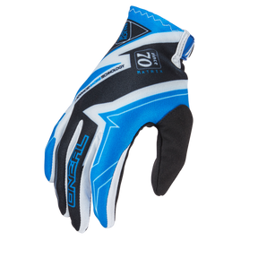Der blau-schwarze O'NEAL VAULT Handschuh RACEWEAR mit weißen Akzenten ist für Sport- oder Outdoor-Aktivitäten konzipiert. Er verfügt über ein auffälliges Muster, exzellente Verarbeitung und ein verstellbares Handgelenkband für einen sicheren Sitz und stärkeren Halt.