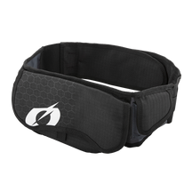 Die O'NEAL WAIST Werkzeugtasche ist ein schwarzer, gepolsterter Hüftgurt mit Klettverschluss, der ein sechseckiges Muster und ein stilisiertes weißes O'NEAL-Logo auf der Vorderseite aufweist. Dieser Gürtel wurde entwickelt, um die Lendenwirbelsäule zu stützen oder Gegenstände sicher um die Taille zu halten. Er ist eine ideale Hüfttasche für alle wichtigen Dinge.