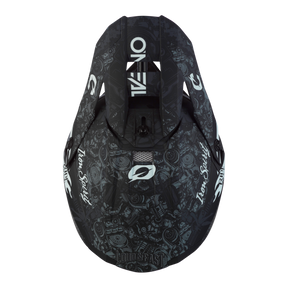 Ein O'NEAL 5SRS Polyacrylite Helm HR in Schwarz, verziert mit komplizierten weißen Designs und Mustern auf der Oberfläche. Dieses hochwertige Wunderwerk der Technik verfügt über ein markantes „O'Neal“-Logo auf der Oberseite und kleinere Logos an den Seiten, die Zahnräder, Kolben und andere mechanische Elemente für einen mutigen Motocross-Look zeigen.