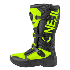 Der O'NEAL RSX Stiefel ist ein schwarzer und neongrüner Motocross-Stiefel mit robustem Design. Er verfügt über mehrere Schnallen zur sicheren Befestigung und trägt die Marke „O'NEAL“ in großen Buchstaben auf der Seite. Die dicke Sohle bietet stabilen Halt und Grip.