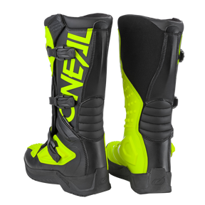 Zwei hohe schwarze und leuchtend gelbe O'NEAL RSX Stiefel mit mehreren Schnallen werden aus verschiedenen Blickwinkeln gezeigt. Ein Stiefel zeigt eine Seitenansicht mit dem Markennamen „O'NEAL“ in fetten Buchstaben, während der andere Stiefel von hinten gezeigt wird, was das robuste Design hervorhebt, das perfekt für Motocross-Abenteuer ist.
