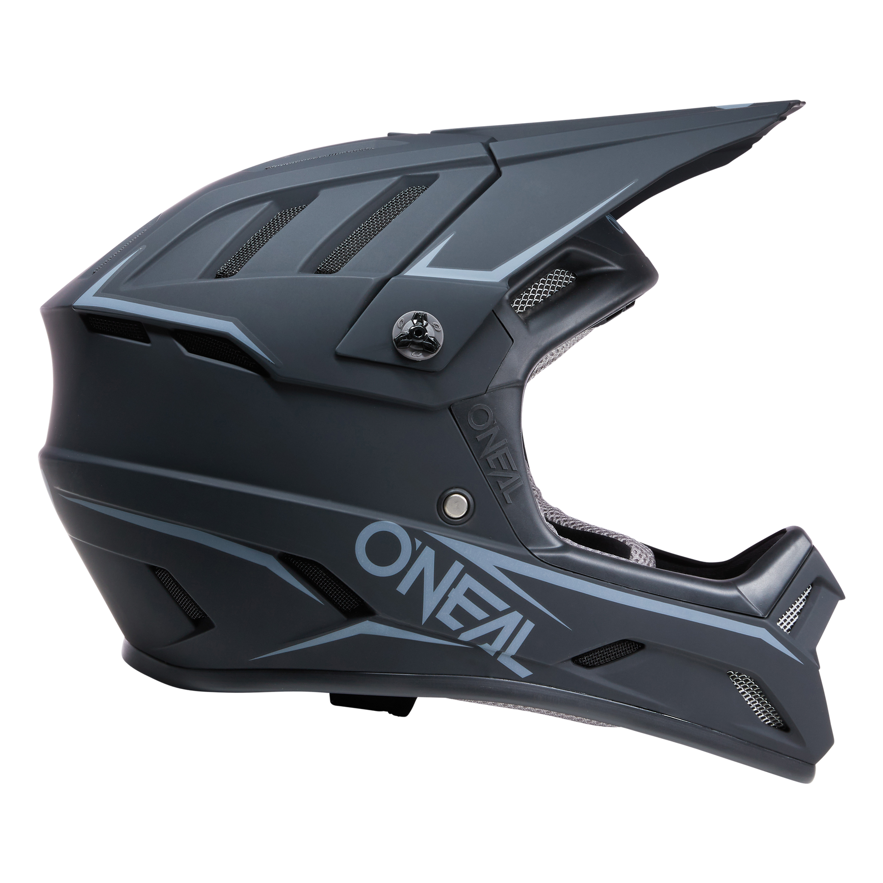 Der O'NEAL BACKFLIP Helm SOLID ist ein mattschwarzer Integralhelm für MTB, der mit eckigen Belüftungsöffnungen und einem stabilen Kinnschutz ausgestattet ist. Der Markenname „O'NEAL“ ist seitlich prominent in Weiß angebracht und der Helm verfügt über ein schlankes, aerodynamisches Design, perfekt für Mountainbike-Experten, denen Sicherheit am wichtigsten ist.