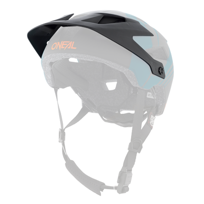 Ein blau-schwarzer O'NEAL Visor DEFENDER Helm NOVA, auf dessen Seite der Markenname „O'NEAL“ in Orange deutlich zu sehen ist. Der Helm verfügt über zahlreiche Belüftungsöffnungen, verstellbare Riemen und eine gepolsterte Innenpolsterung für Komfort und Schutz.