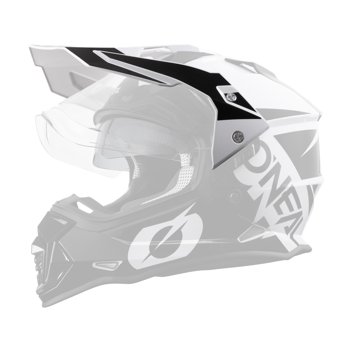 Der O'NEAL Visor SIERRA Helmet R ist ein schwarz-weißer Motocross-Helm mit auffälligen Grafiken, einem kantigen Design, einem durchsichtigen Visier und dem Markennamen "O'NEAL" an der Seite, der sich im Profil vor einem schwarzen Hintergrund abzeichnet.