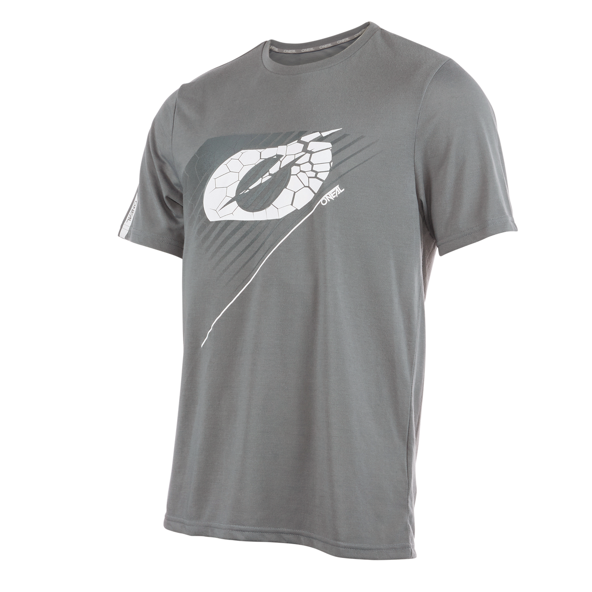 Wir präsentieren das O'NEAL VAULT Jersey, ein graues Kurzarm-T-Shirt mit einem auffälligen Grafikdesign auf der Vorderseite. Das Design zeigt ein stilisiertes Auge mit einer fragmentierten Textur und diagonalen Linien. Mit seinem Rundhalsausschnitt und der lässigen Passform eignet sich dieses Trikot perfekt für alltägliche Aktivitäten oder als Sportbekleidung. Darüber hinaus ist es dank seines atmungsaktiven Gewebes besonders ideal für Mountainbike-Enthusiasten.