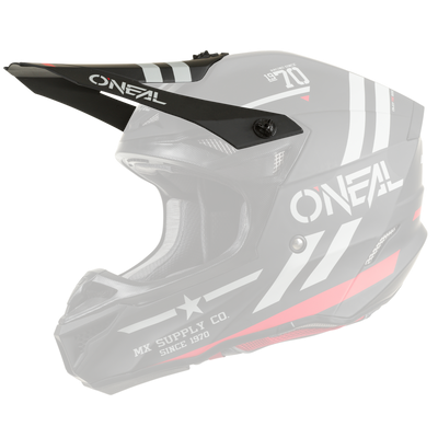 Der O'NEAL Visor 5SRS Polyacrylite Helmet SQUADRON ist ein schwarzer Motocross-Helm mit roten und weißen Akzenten. Er verfügt über ein spitzes Visier und Belüftungsöffnungen und trägt stolz den Markennamen „O'NEAL“ auf der Oberseite und an den Seiten. Zusätzlich enthält er den Text „MX SUPPLY CO. SINCE 1970“ auf der Seite.