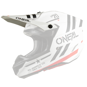 Bild eines O'NEAL Visor 5SRS Polyacrylite Helms SQUADRON in Weiß mit schwarzen und roten Grafiken. Der Helm hat ein Visier und die Wörter „O'NEAL“ und „MX Supply Co.“ sind auf der Seite aufgedruckt. Das Design wird durch eckige schwarze Streifen und die Nummer „70“ in Schwarz hervorgehoben.