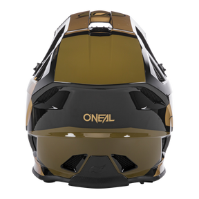 Nahaufnahme der Rückseite eines gold-schwarzen O'NEAL BLADE Polyacrylite Helm ACE-Motorradhelms mit aerodynamischen Belüftungsöffnungen und schlankem Design.