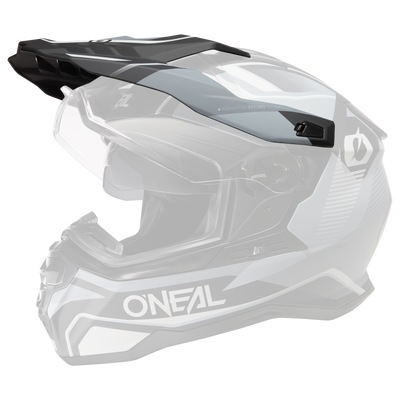 Ein O'NEAL Visor D-SRS Helm SQUARE in Schwarz und Grau, mit dem Markennamen „O'Neal“ prominent auf der Seite. Der Helm verfügt über eckige Designs, ein gebogenes Visier und einen Kinnschutz und bietet robusten Schutz beim Fahren im Gelände.