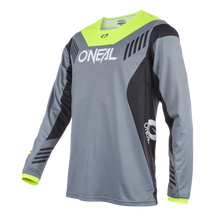 Das O'NEAL ELEMENT FR Jersey Kinder HYBRID ist ein grau-schwarzes Langarm-MTB-Trikot mit neongelben Details und dem prominent auf der Brust und dem rechten Ärmel angebrachten „O'NEAL“-Logo. Es besticht durch ein modernes, sportliches Design mit Belüftungsakzenten für Atmungsaktivität und ist damit perfekt für dein nächstes Abenteuer. Der Hintergrund ist schwarz.