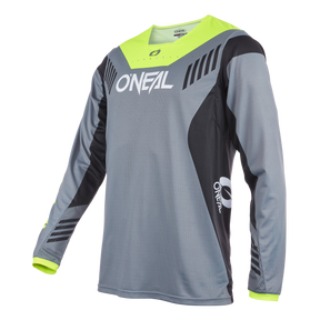 Das O'NEAL ELEMENT FR Jersey Kinder HYBRID ist ein grau-schwarzes Langarm-MTB-Trikot mit neongelben Details und dem prominent auf der Brust und dem rechten Ärmel angebrachten „O'NEAL“-Logo. Es besticht durch ein modernes, sportliches Design mit Belüftungsakzenten für Atmungsaktivität und ist damit perfekt für dein nächstes Abenteuer. Der Hintergrund ist schwarz.