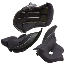 Das Bild zeigt die zerlegten Komponenten eines O'NEAL Liner & Cheek Pads M-SRS Helms. Die Teile umfassen das Innenfutter, Wangenpolster und verschiedene interne Schutzelemente, die alle für Komfort und Sicherheit gepolstert zu sein scheinen.