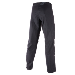 Eine schwarze, lange Hose aus leichtem, knitterfreiem Stoff. Das Design ist schlicht und funktional, mit geradem Beinschnitt und einem elastischen Bund für mehr Komfort. Diese O'NEAL PREDATOR WP Hose verkörpert O'NEAL Qualität und ist auf einem schlichten weißen Hintergrund abgebildet.