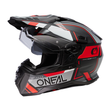 Der O'NEAL D-SRS Helm SQUARE in Schwarz, Grau und Rot besticht durch sein kantiges Design mit dem Markennamen an der Seite. Dieser Offroad-Helm verfügt über ein Visier, Belüftungsöffnungen und ein schlankes aerodynamisches Design für optimale Leistung.