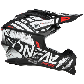 Der schwarze O'NEAL 2SRS Helm GLITCH verfügt über ein dynamisches abstraktes Design in Weiß und Rot. „O'NEAL“ und „Enjoy Ride“ sind hervorgehoben, mit „Limited Edition“ auf der Seite. Er verfügt über ein Visier und einen robusten Kinnschutz für mehr Sicherheit.