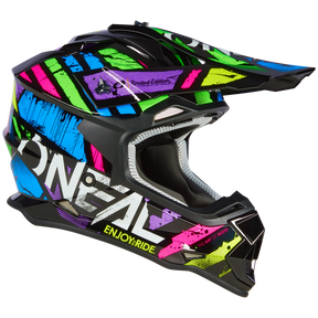 Der O'NEAL 2SRS Helm GLITCH ist ein lebendiger Integralhelm für Motocross mit einer eleganten schwarzen Basis, die mit dynamischen geometrischen Mustern in Grün, Blau, Rosa und Gelb verziert ist. Er verfügt über ein Visier, die inspirierende Botschaft „ENJOY RIDE“ und ein auffälliges „Limited Edition“-Etikett auf der Oberseite.