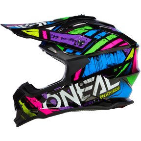 Der O'NEAL 2SRS Helm GLITCH ist ein lebendiger Motocross-Helm mit abstrakten Mustern in Blau, Pink, Grün und Gelb auf schwarzem Grund. Er verfügt über ein Visier und zeigt den Text „O'NEAL“ und „ENJOY RIDE“.