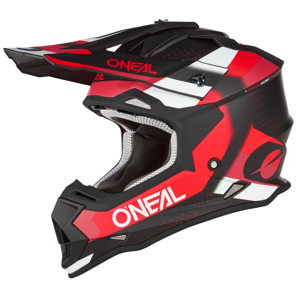 Der O'NEAL 2SRS Helm SPYDE ist ein eleganter, schwarz-roter Motocross-Helm mit weißen Akzenten. Er trägt stolz das „O'NEAL“-Branding auf dem Visier, den Seiten und dem Kinnschutz. Dieser Helm verfügt über ein aerodynamisches Design mit einem markanten Visier und mehreren Belüftungsöffnungen, um maximale Leistung auf der Strecke zu gewährleisten.