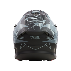 Eine Rückansicht eines mattschwarzen O'NEAL 5SRS Polyacrylite Helm SURGE mit eckigen grauen und weißen geometrischen Mustern. Der Helm verfügt über ein schlankes Design mit Belüftungsöffnungen und einer Visierbefestigung. Das O'Neal-Logo ist prominent in der Mitte der Rückseite angebracht und zeigt hochwertige Technik.