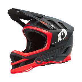 Der O'NEAL BLADE Polyacrylite Helm HAZE ist ein Integralhelm für Mountainbikes in den Farben Schwarz und Rot. Dieser Helm verfügt über ein Visier und umfangreiche Belüftungsöffnungen für Atmungsaktivität, wobei das O'Neal-Branding an der Seite deutlich sichtbar ist – eine perfekte Wahl für jeden Mountainbike-Profi.