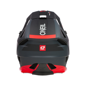 Von hinten betrachtet weist der O'NEAL BLADE Polyacrylite Helm HAZE ein elegantes schwarz-rotes Finish mit aerodynamischen Designelementen, Belüftungspunkten und dem prominent angezeigten O'Neal-Logo auf – eine ideale Wahl für jeden Mountainbike-Profi.