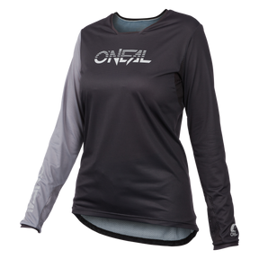 Das O'NEAL ELEMENT FR Damen MTB-Trikot HYBRID hat lange Ärmel mit einer dunklen, einfarbigen Farbe auf der rechten Seite und am Ärmel und einem helleren Farbton am linken Ärmel. Das Trikot trägt deutlich sichtbar „O'NEAL“ in fetten weißen Buchstaben auf der Brust und „ONeal“ auf dem linken Unterarm.