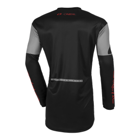 Rückansicht des O'NEAL ELEMENT Jersey BRAND von O'NEAL. Das Trikot ist überwiegend schwarz mit grauen Abschnitten an den oberen Ärmeln und rotem Text und Logo auf dem oberen Rücken und den Ärmeln. Es besteht aus atmungsaktivem Material und bietet eine perfekte Passform mit einem verlängerten Rücken und einem Streifendesign am unteren Rücken.