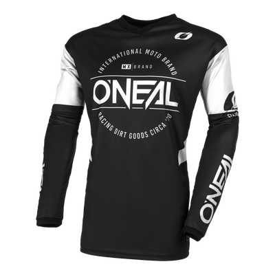 Ein O’NEAL ELEMENT Jersey BRAND im schwarz-weißen Design mit langen Ärmeln zeigt das „O’Neal“-Logo prominent auf der Vorderseite und einem Ärmel. Es besteht aus atmungsaktivem Material und sorgt für eine perfekte Passform. Auf der Brust sind außerdem die Texte „International Moto Brand“ und „MX Brand Racing Dirt Goods Circa '70“ zu sehen.