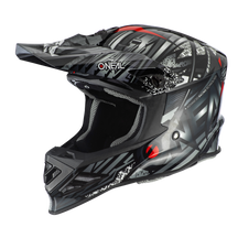 Der O'NEAL F-SRS SYNTHY ist ein schwarzer Motocross-Helm mit eckigem Design, einem Visier und einem Kinnschutz für robusten Schutz. Der Markenname „O'NEAL“ ist prominent auf der Seite angebracht.