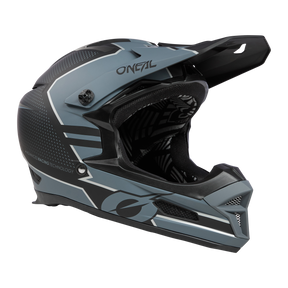 Der O'NEAL FURY Helm STAGE ist ein schwarz-grauer Integralhelm für Motocross mit modernen geometrischen Designmustern und dem Markennamen „O'NEAL“ auf dem Visierbereich. Der Helm verfügt über ein Schirmvisier, Belüftungsöffnungen für zusätzlichen Komfort und eine Innenseite aus gepolstertem, atmungsaktivem Material für mehr Sicherheit.