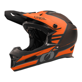 Ein orangefarbener O'NEAL FURY Helm STAGE-Rennhelm mit schwarzen und grauen Akzenten, mit Vollvisier, aerodynamischem Design und Belüftungsöffnungen. Dieser Mountainbike-Helm trägt das O'NEAL-Logo auf der Vorder- und Seite sowie den Text „Advanced Racing Technology“ für optimalen Komfort und Sicherheit.