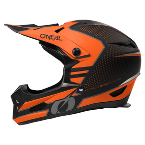Der O'NEAL FURY Helm STAGE, ein Integralhelm für Motorradfahrer in Schwarz und leuchtendem Orange, verfügt über ein markantes Visier, eckige Belüftungsöffnungen und ein aerodynamisches Design. Er verkörpert „Advanced Racing Technology“ und bietet erstklassigen Komfort und Sicherheit und ist damit so zuverlässig wie ein O'Neal Mountainbike-Helm.