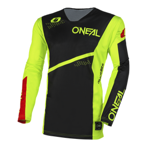 Das O'NEAL HARDWEAR AIR Jersey SLAM ist ein leistungsstarkes, langärmliges Motocross-Trikot mit einem auffälligen Farbschema aus Schwarz und Neongelb. Es verfügt über rote Akzente auf einem Arm und das „O'NEAL“-Logo in weißer Schrift auf Brust, Ärmeln und Unterseite. Darüber hinaus verfügt es über ein „ANJOXPRDE“-Design auf einem Ärmel – ideal für jedes Abenteuer auf dem Bike.