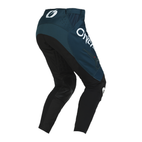 Ein Paar blau-schwarze O'NEAL HARDWEAR Hose ELITE Pants mit weißen Logos, von hinten abgebildet. Die Hose verfügt über verstärkte Kniepartien, einen gepolsterten Hüftbereich und einen verstellbaren Bund mit einem Markenlogo auf der Rückseite, was eine hochwertige Verarbeitung widerspiegelt, ideal für Motocross-Enthusiasten.