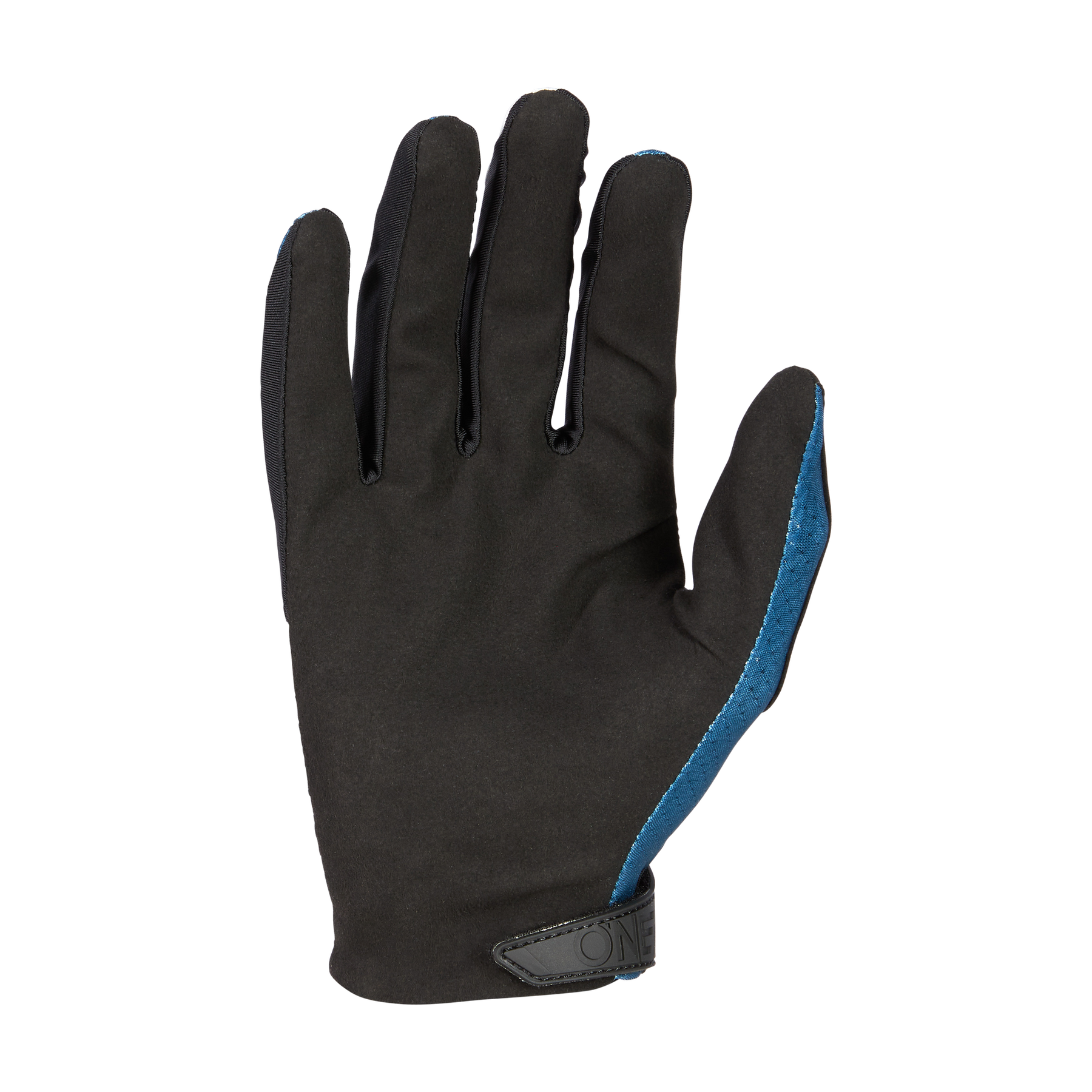 Der O'NEAL MATRIX Handschuh SHOCKER ist ein schwarzer Mountainbike-Handschuh mit blauer Zierleiste, der die Handfläche nach außen und die Finger nach oben zeigt. Er ist schlank und anpassungsfähig und verfügt über einen kleinen Verschlussriemen am Handgelenk.