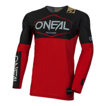 Rot-schwarzes O'NEAL MAYHEM Jersey HEXX mit dem O'Neal-Logo auf der Brust, den Armen und der unteren Vorderseite. Das Trikot trägt in der Mitte den Satz „ENJOY RIDE.“ und zeigt mit seinem schlanken, sportlichen Design Funktionalität und High-Performance-Qualität.