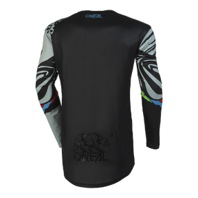 Das O'NEAL Custom Jersey Kinder WILD ist ein schwarzes Langarm-Motocross-Trikot mit abstrakten schwarz-weißen Mustern auf den Ärmeln. Das Wort „ONEAL“ ist sowohl auf dem oberen als auch auf dem unteren Rücken aufgedruckt, begleitet von einem Bärenlogo. Akzente in Blau, Rot, Grün und Weiß werten dieses ikonische O'NEAL-Design auf.