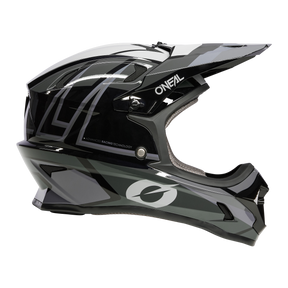 Ein hochwertiges Produkt: Der schwarz-graue Integralhelm O'NEAL SONUS SPLIT besticht durch eckige Designelemente und ein markantes Visier. Das Wort „O'NEAL“ ist seitlich über dem Kinnschutz aufgedruckt, während im unteren Teil dieses vielseitigen MTB-Helms ein abstraktes „O“-Logo abgebildet ist.