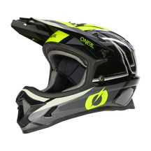 Ein stylischer schwarz-neongelber Integralhelm O'NEAL SONUS SPLIT mit markantem Visier, Belüftungsschlitzen und schlankem aerodynamischem Design. Dieses hochwertige Produkt trägt den Markennamen „O'NEAL“ an der Seite und hinten.