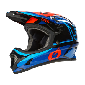 Wir präsentieren den hochwertigen O'NEAL SONUS Helm SPLIT, einen Dirtbike-Helm mit einem auffälligen Design in Blau-, Schwarz- und Rottönen, ergänzt durch orangefarbene Akzente. Dieser MTB-Helm verfügt über ein kleines Visier, das sich über die obere Vorderseite erstreckt, und bietet eine stromlinienförmige, aerodynamische Form, die perfekt für jeden abenteuerlustigen Fahrer ist.