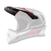 Der O'NEAL Visor SONUS Helmet SPLIT ist ein schwarz-rot-weißer Motocross-Helm mit einem schlanken, aerodynamischen Design. Er verfügt über auffällige Grafiken, ein markantes Visier und Belüftungsöffnungen. Der Markenname „O'Neal“ ist auf der Seite sichtbar und die Innenseite ist für mehr Komfort gepolstert.
