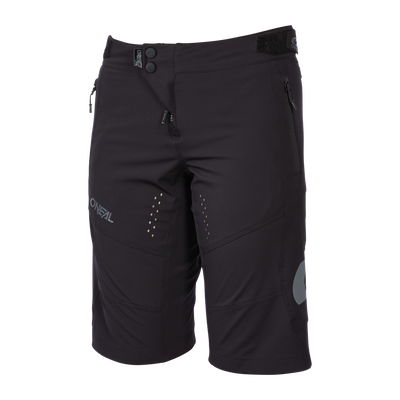 Die O'NEAL SOUL Women's Shorts von O'NEAL sind schwarze, knielange Mountainbike-Shorts mit seitlichen Reißverschlusstaschen, atmungsaktiven Belüftungslöchern auf der Vorderseite, einem dezenten "O'NEAL"-Logo auf dem linken Oberschenkel und einem Knopf-Reißverschluss in der Taille.