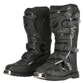 Ein Paar schwarze O'NEAL TRIBUTE Stiefel Kinder mit verstärkten Zehenkappen, verstellbaren Schnallen und einem schützenden Design mit hohem Knöchel. Diese Stiefel sind robust, elegant und auf hohe Leistung und Sicherheit ausgelegt, mit sichtbarem O'NEAL-Branding an der Seite.