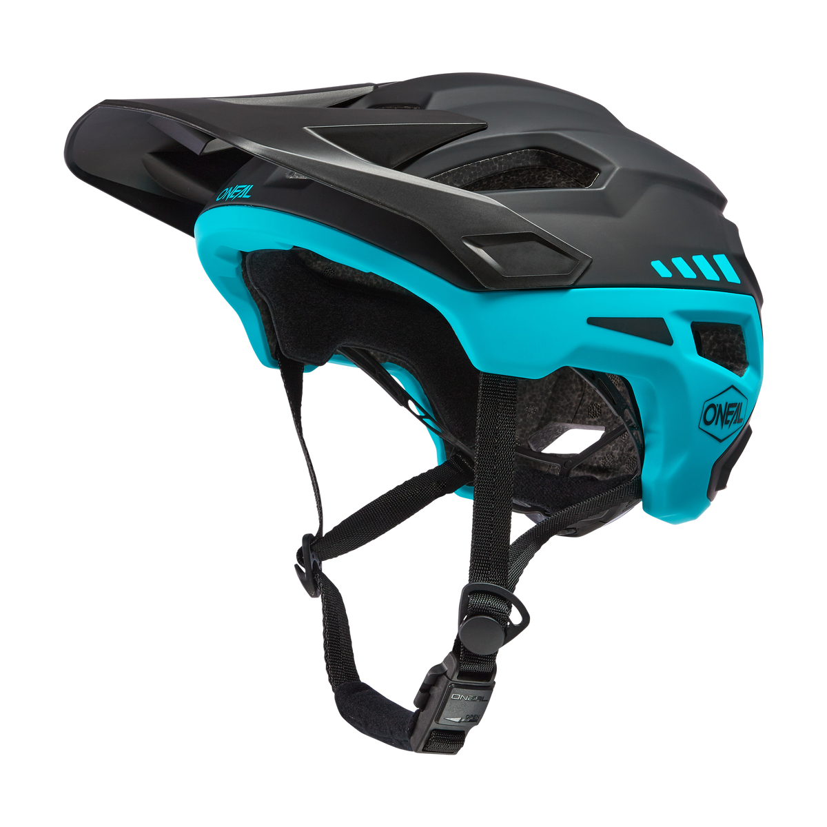 Der O'NEAL TRAILFINDER Helm SPLIT, ein schwarz-blaugrünes Wunderwerk von O'NEAL, verfügt über ein Visier, verstellbare Kinnriemen, reichlich Belüftungsöffnungen und ein schlankes, modernes Design, ideal für abenteuerlustige Fahrer.