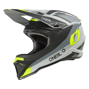 Die Seitenansicht des O'NEAL 1SRS Helm Kinder STREAM unterstreicht seine elegante Technik mit schwarzen, weißen und neongelben Akzenten. Der ABS-Motocross-Helm verfügt über ein großes Visier, markante Belüftungsöffnungen und trägt auf der Seite deutlich sichtbar „O'Neal“.
