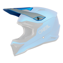 Der O'NEAL Visor 1SRS Helmet SOLID ist ein blau-grauer Integralhelm mit elegantem Design. Er verfügt über ein Visier, Belüftungslöcher und eine schwarze Innenpolsterung für Komfort und Schutz. Der Markenname O'NEAL ist seitlich und vorne gut sichtbar angebracht.
