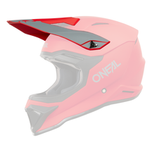 Ein leuchtend roter O'NEAL Visor 1SRS Helm SOLID verfügt über dezente graue Akzente und eine elegante schwarze Innenseite. Der Helm verfügt über ein verlängertes Visier und ein aerodynamisches Design, wobei der Markenname „O'NEAL“ prominent in Hellgrau auf der Seite angebracht ist.