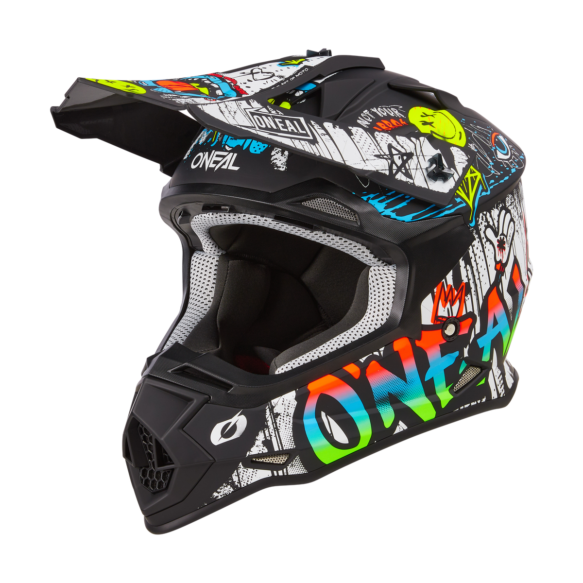 Ein schwarzer O'NEAL 2SRS Helm RANCID Motocross-Helm mit lebendigen, mehrfarbigen Grafiken mit abstrakten Designs und Kunstwerken im Graffiti-Stil. Die auffällige Darstellung des Markennamens „O'Neal“ verstärkt sein markantes Erscheinungsbild. Der Helm verfügt über Belüftungsöffnungen und ein Visier, das mit weiteren auffälligen Kunstwerken verziert ist.